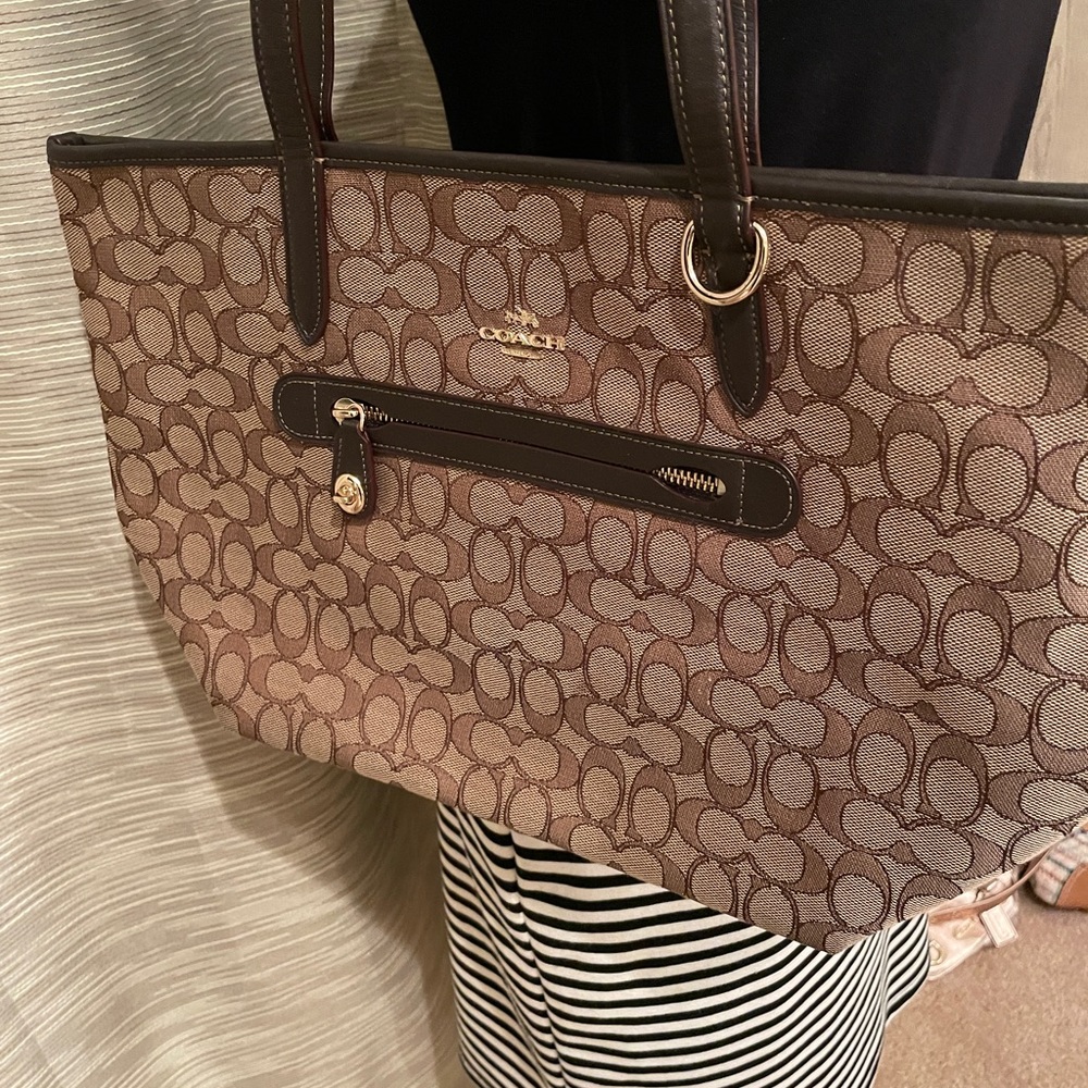 NWOT Coach Signature Coach Brown & Tan